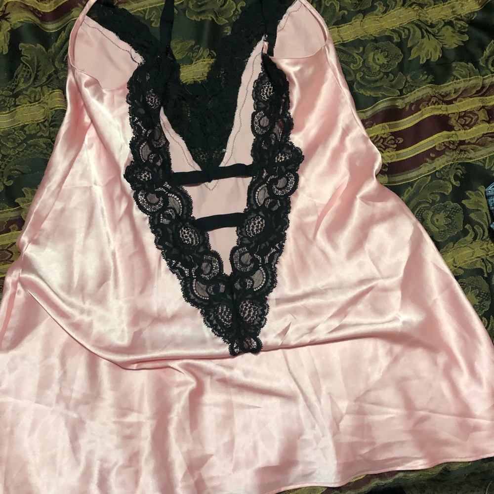 Lingerie - Picture 2 of 2